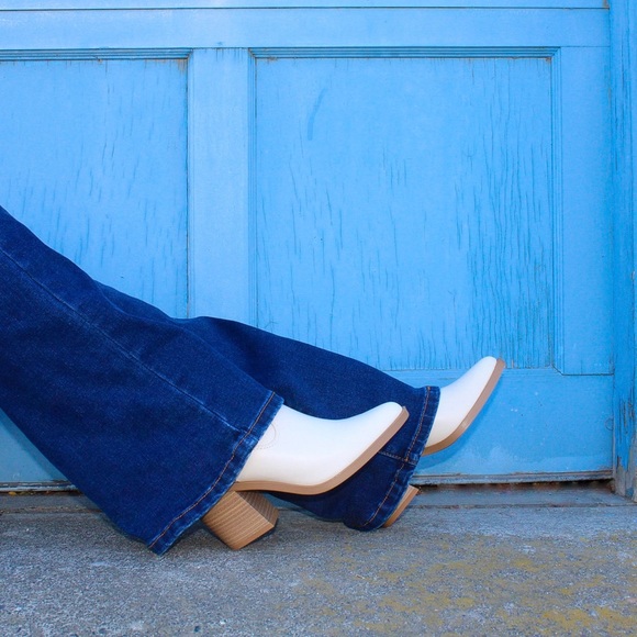 White ankle boots - Picture 2 of 2